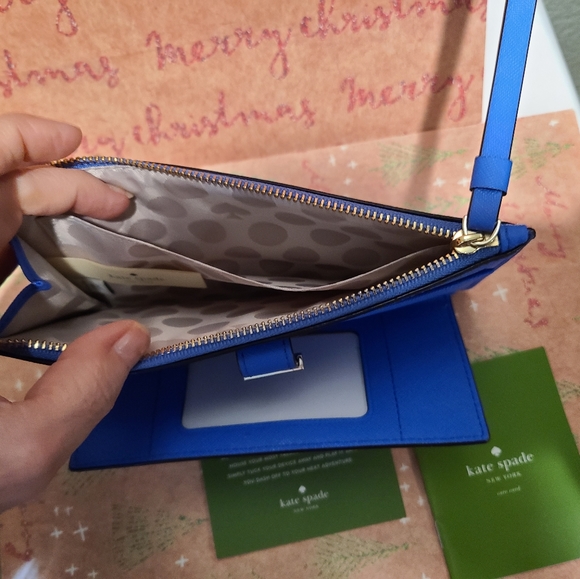 New without tags. Kate spade ♠️  wristlet/wallet - Picture 3 of 3